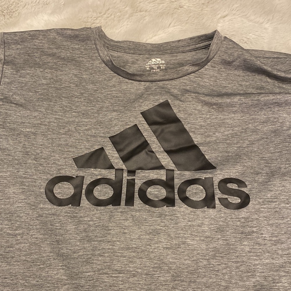 Boys Adidas T-shirt - Picture 2 of 6